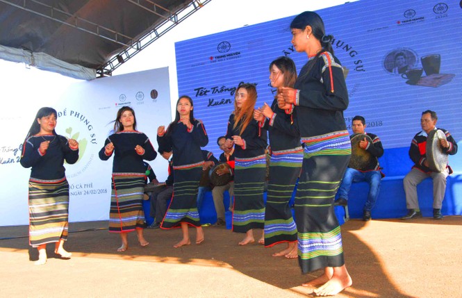 H’Hen Niê lôi cuốn giới trẻ tham gia 'Tết trồng cây' - ảnh 2