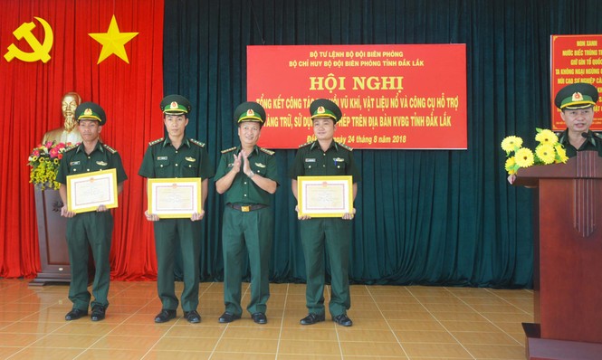 Thu hồi nhiều vũ khí vật liệu nổ bị tàng trữ trái phép - ảnh 1