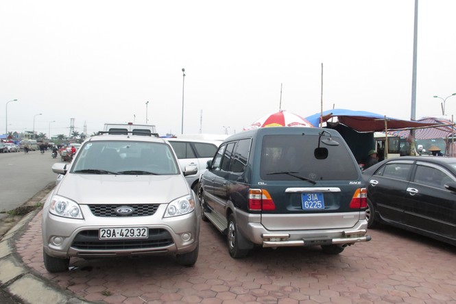 Xe biển xanh lại xuất hiện tại lễ Khai ấn đền Trần - ảnh 4