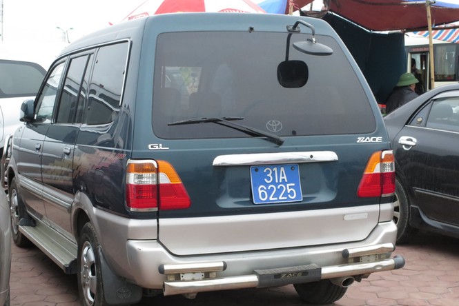 Xe biển xanh lại xuất hiện tại lễ Khai ấn đền Trần - ảnh 3