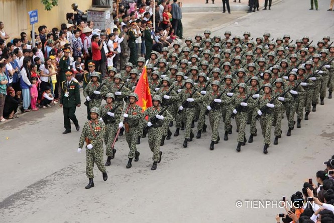 Ngắm đoàn diễu binh dài 5km tại Điện Biên Phủ - ảnh 1
