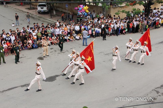 Ngắm đoàn diễu binh dài 5km tại Điện Biên Phủ - ảnh 10