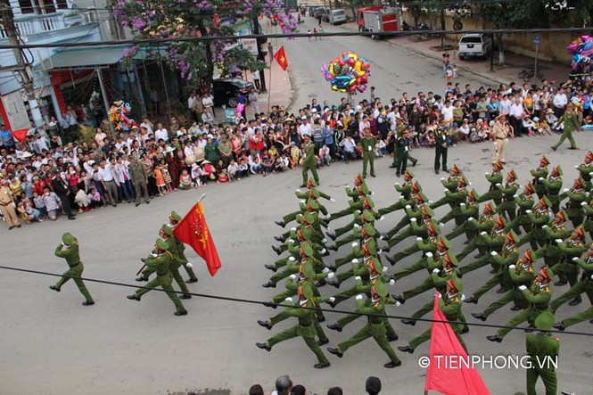 Ngắm đoàn diễu binh dài 5km tại Điện Biên Phủ - ảnh 13