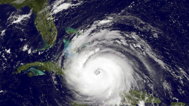 Siêu bão Florence sắp đổ bộ, nước Mỹ tán loạn - Ảnh 3.