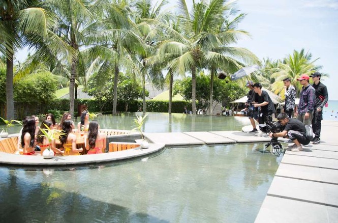 Thí sinh Hoa hậu nóng bỏng trong MV 'Thiên đường là em' - ảnh 3