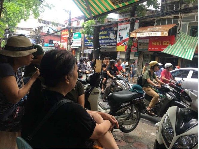 Người dân đi ở nhờ sau đám cháy thiêu rụi 10 căn nhà Đê La Thành - ảnh 3