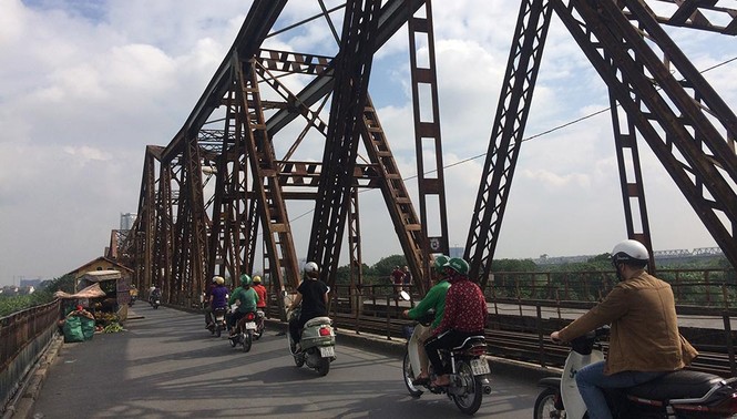 Vẽ bẩn lên di tích, điểm tham quan ở Hà Nội - ảnh 8
