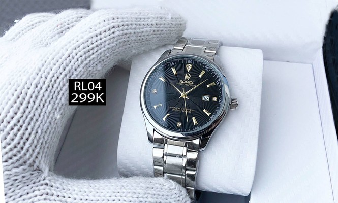 Đồng hồ hàng hiệu Omega, Rolex bán như… “bán rau” - ảnh 4