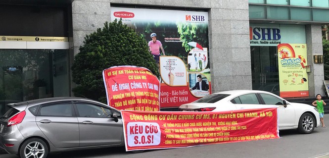 Chung cư “đất vàng” bị đình chỉ vẫn hoạt động, cư dân bất an - ảnh 1