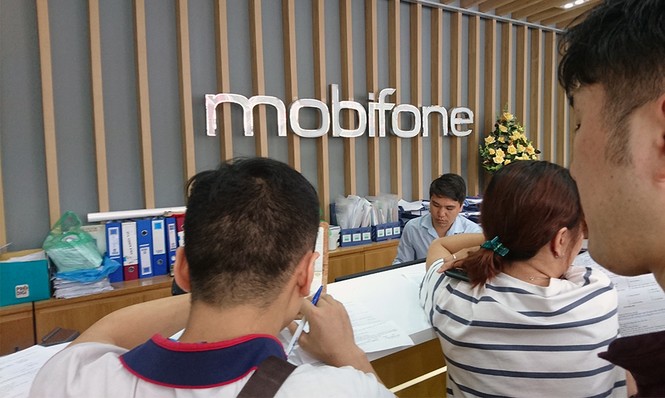 Người Hà Nội đổ xô xếp hàng bổ sung thông tin thuê bao - ảnh 7