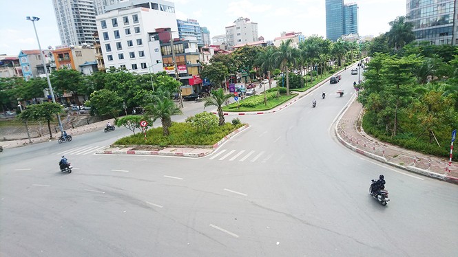 Nắng nóng đỉnh điểm, Hà Nội vắng tanh như... chùa Bà Đanh - ảnh 6