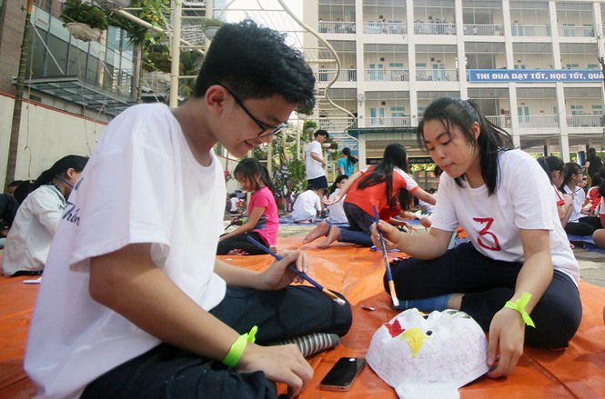 Học sinh Hà Thành làm mặt nạ giấy bồi đón Trung thu truyền thống - ảnh 7
