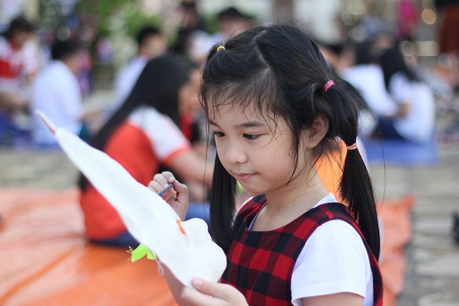 Học sinh Hà Thành làm mặt nạ giấy bồi đón Trung thu truyền thống - ảnh 9