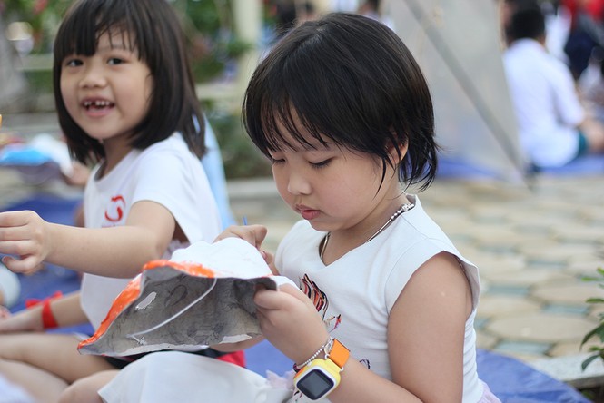 Học sinh Hà Thành làm mặt nạ giấy bồi đón Trung thu truyền thống - ảnh 11