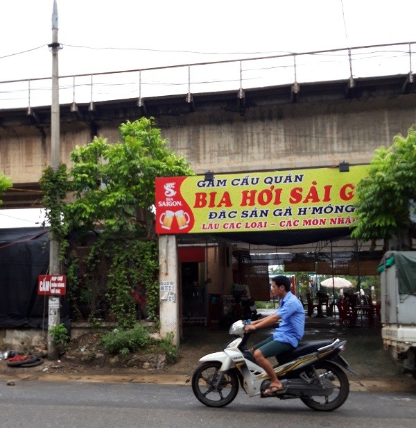 Hành lang đường sắt bị uy hiếp, cơ quan chức năng bất lực? - ảnh 2