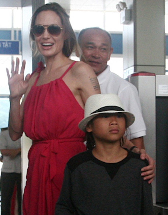 Chuyện paparazzi săn ảnh Brad Pitt - Angelina Jolie đến Việt Nam - ảnh 1