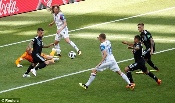 Messi đá hỏng phạt đền, Argentina bị Iceland cầm hòa - ảnh 18