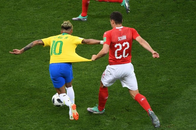 Brazil bị chia điểm, ngôi sao Neymar hứng bão chỉ trích - ảnh 2