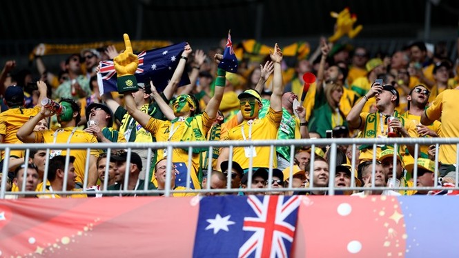 Australia giành điểm đầu tiên ở World Cup 2018 nhờ VAR - ảnh 7
