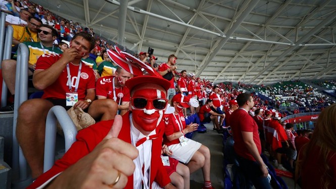 Australia giành điểm đầu tiên ở World Cup 2018 nhờ VAR - ảnh 8