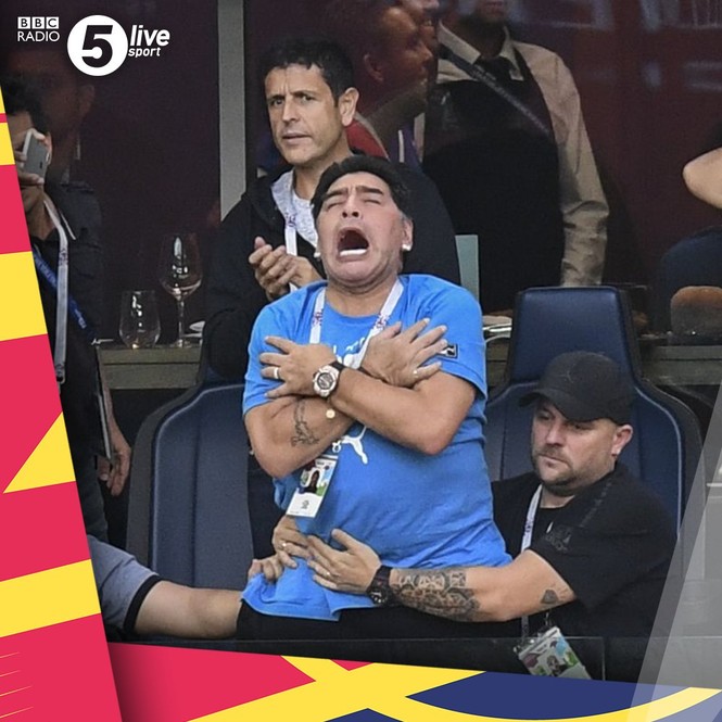 Xem Argentina đấu Nigeria, Maradona ăn mừng ầm ĩ và... ngủ gật - ảnh 4