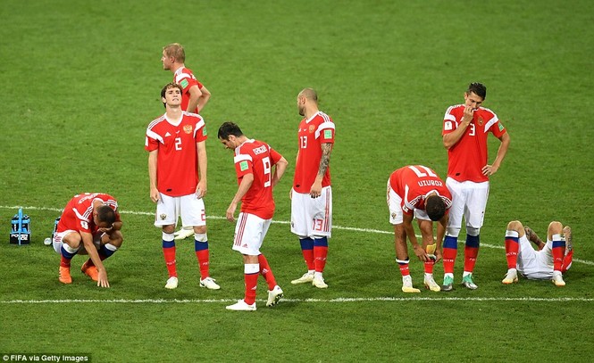 Bị loại khỏi World Cup, HLV tuyển Nga nói gì? - ảnh 1