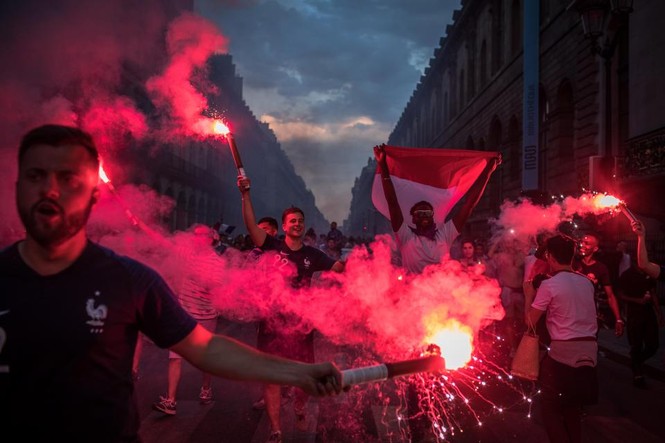 Paris bạo loạn ngày Pháp vô địch, 2 CĐV chết thương tâm - ảnh 2