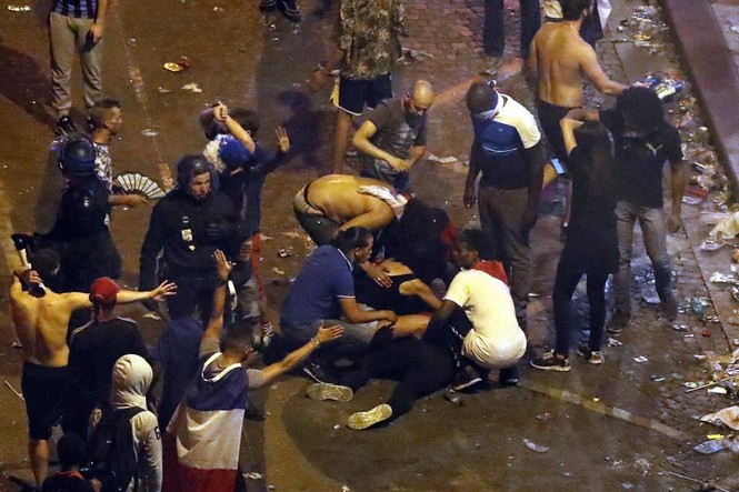 Paris bạo loạn ngày Pháp vô địch, 2 CĐV chết thương tâm - ảnh 4