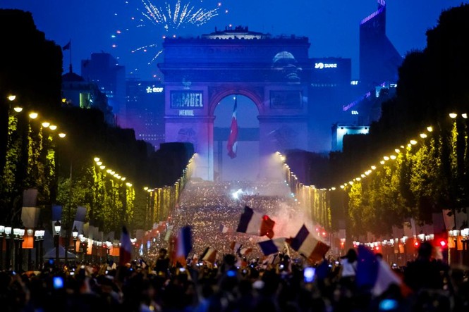Paris bạo loạn ngày Pháp vô địch, 2 CĐV chết thương tâm - ảnh 1