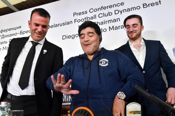 Vừa hết World Cup, Maradona nhận công việc 'béo bở' - ảnh 3