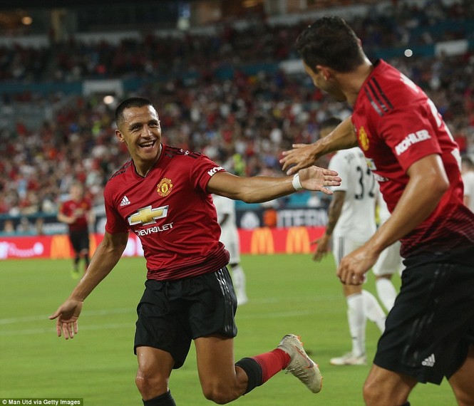 Alexis Sanchez tỏa sáng, M.U đả bại Real - ảnh 1