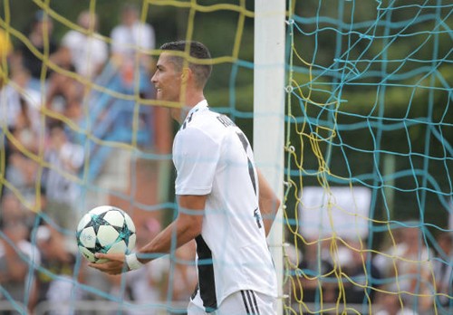 Mục kích Ronaldo khai hỏa ngày ra mắt Juventus - ảnh 3