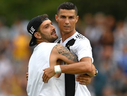 Mục kích Ronaldo khai hỏa ngày ra mắt Juventus - ảnh 7