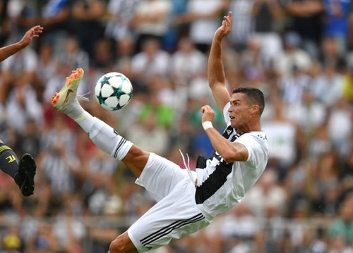 Mục kích Ronaldo khai hỏa ngày ra mắt Juventus - ảnh 9