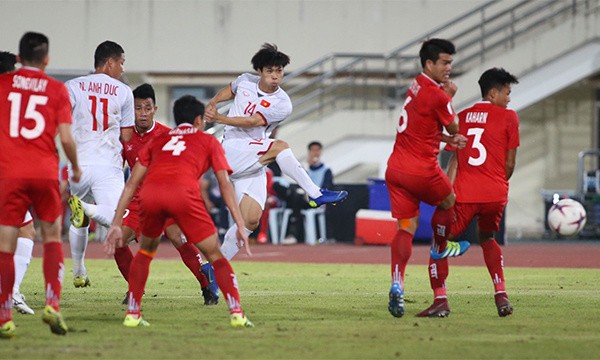 Những khoảnh khắc trong hành trình vô địch AFF Cup của tuyển Việt Nam - ảnh 2