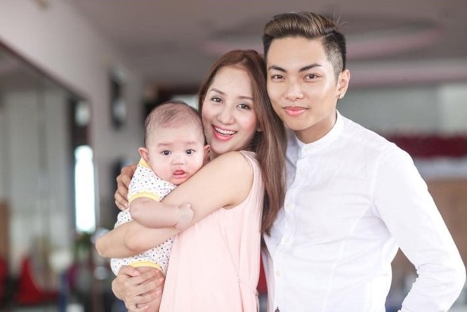 Khánh Thi vừa hạ sinh con gái cho Phan Hiển - ảnh 1