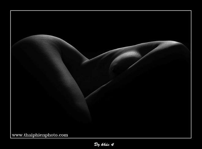 Mãn nhãn với ảnh nude 18+ đầy nghệ thuật của Thái Phiên - ảnh 2