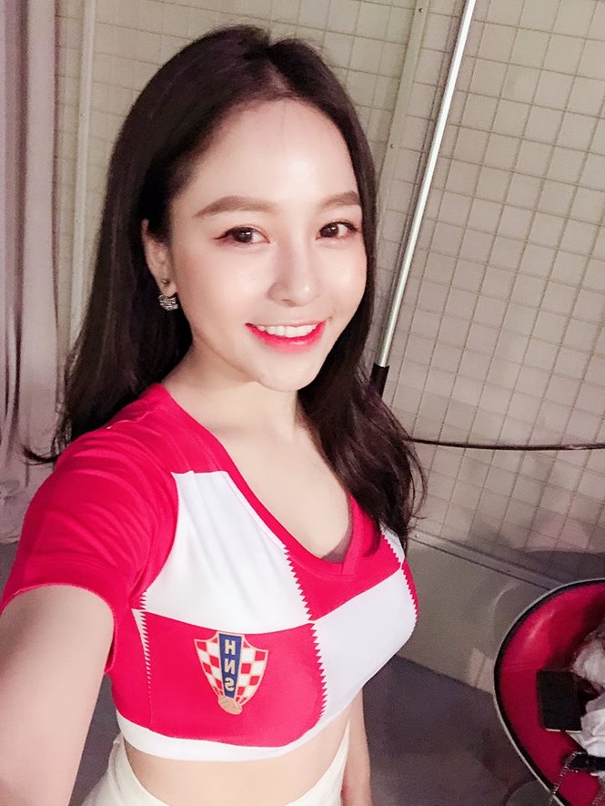 Bất ngờ nhan sắc siêu gợi cảm của hot girl bình luận World Cup bị chê - ảnh 2