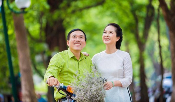 Bất ngờ ảnh 'ngố tàu' cách đây 40 năm của vợ chồng Lan Hương-Đỗ Kỷ - ảnh 7