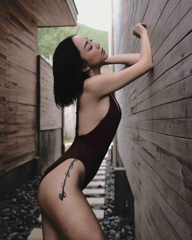 Tóc Tiên lại tung ảnh bikini khoe 3 vòng nảy lửa - ảnh 1