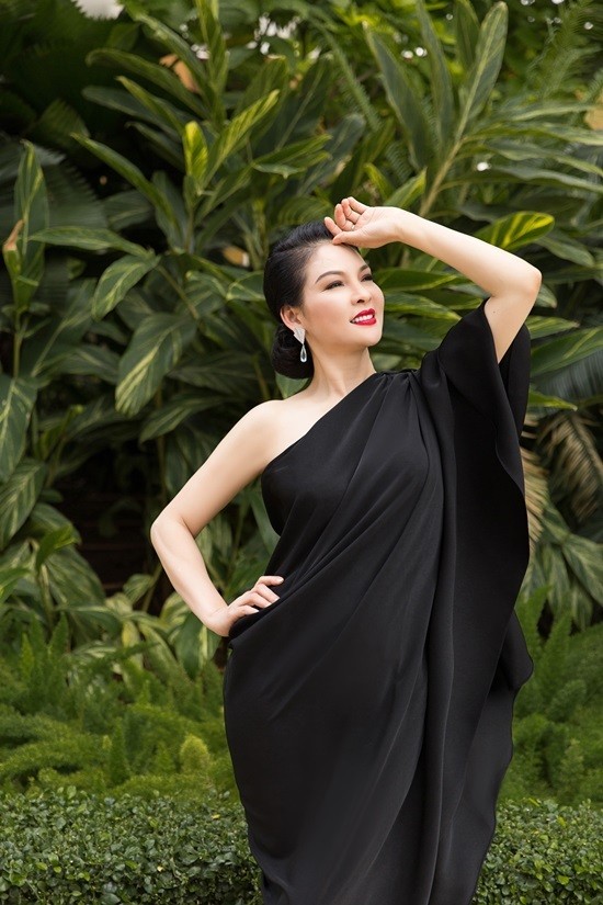 'Đệ nhất mỹ nhân' Thủy Hương trẻ trung, nuột nà ở tuổi 54 - ảnh 2