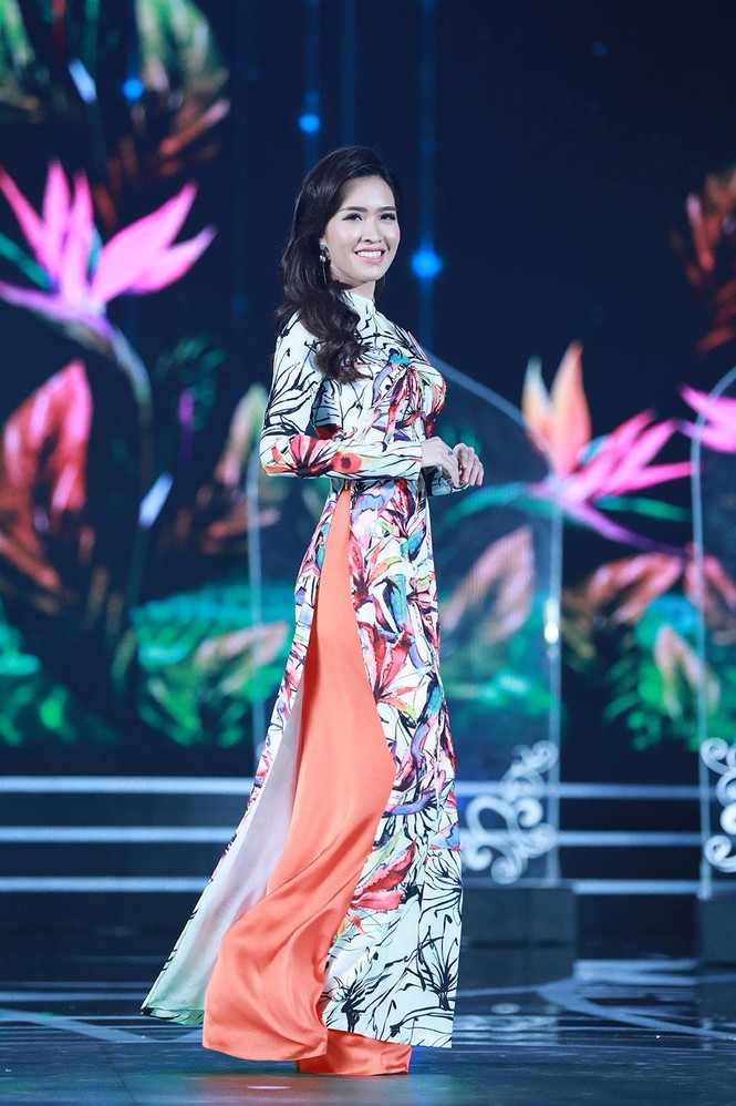 Lam Trường say sưa hát 'Gót hồng' bên 30 thí sinh Hoa hậu Việt Nam - ảnh 7