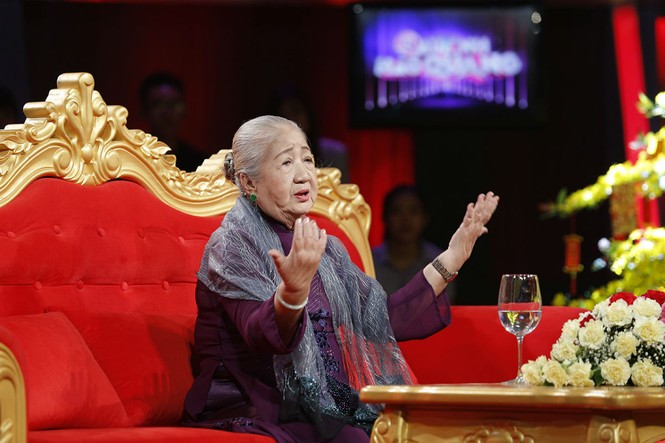 Showbiz 24/6: Cảnh nóng khiến mỹ nhân 'Gạo nếp gạo tẻ' hãi... đến già - ảnh 8
