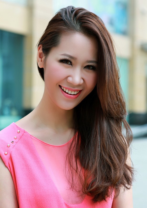 Showbiz 27/6: Lý Nhã Kỳ lần đầu khoe mẹ ruột trước truyền thông - ảnh 4