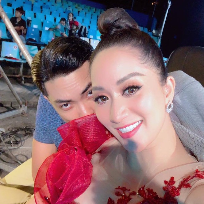 Showbiz 6/7: Mối tình 'ông cháu' của Á hậu 9X lại gây tranh cãi? - ảnh 7