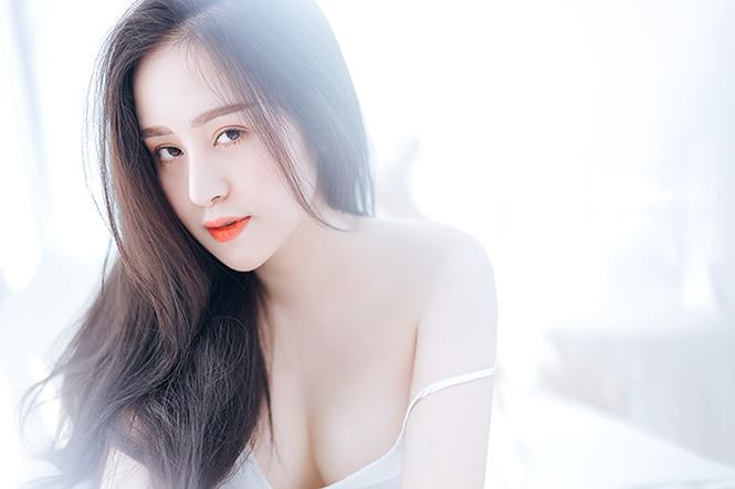Showbiz 7/7: Cụ ông 89 tuổi làm mẫu khỏa thân là ai? - ảnh 3