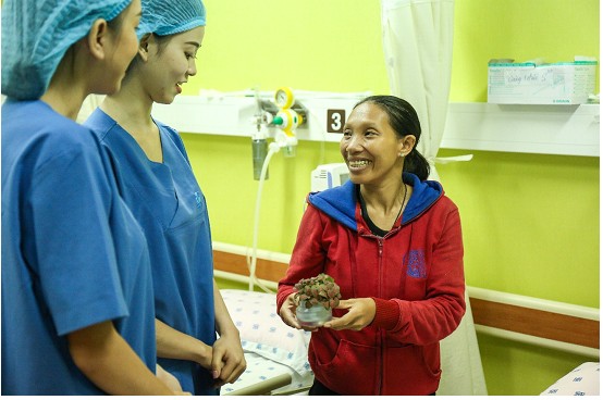 Những xúc cảm chân thực từ dự án nhân ái của thí sinh HHVN 2018 - ảnh 13