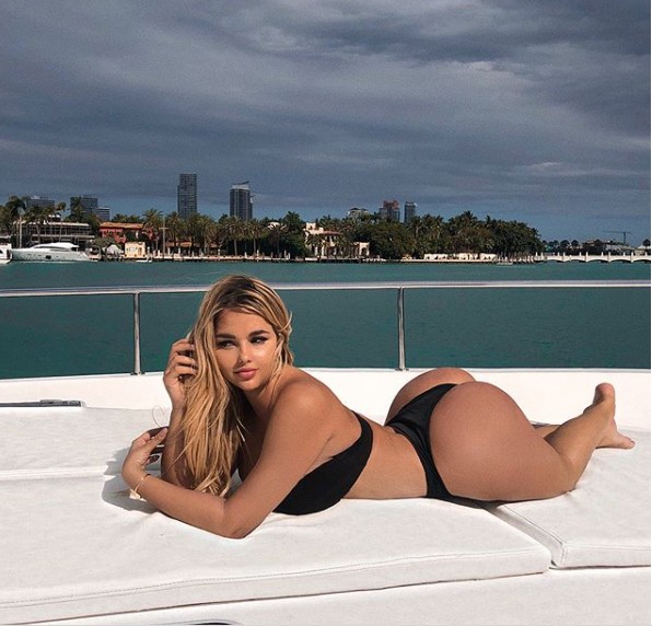 Đường cong 'nghẹt thở' của 'Kim Kardashian Nga' có vòng 3 hơn 1 mét - ảnh 4