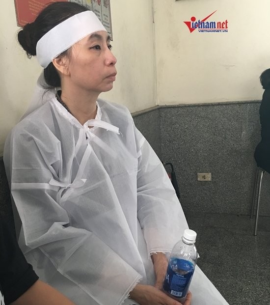 Vợ con NSƯT Thanh Hoàng thất thần trước linh cữu - ảnh 5