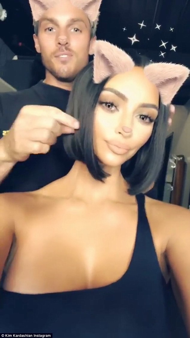 Kim Kardashian gây 'náo loạn' đường phố với thời trang không nội y - ảnh 6